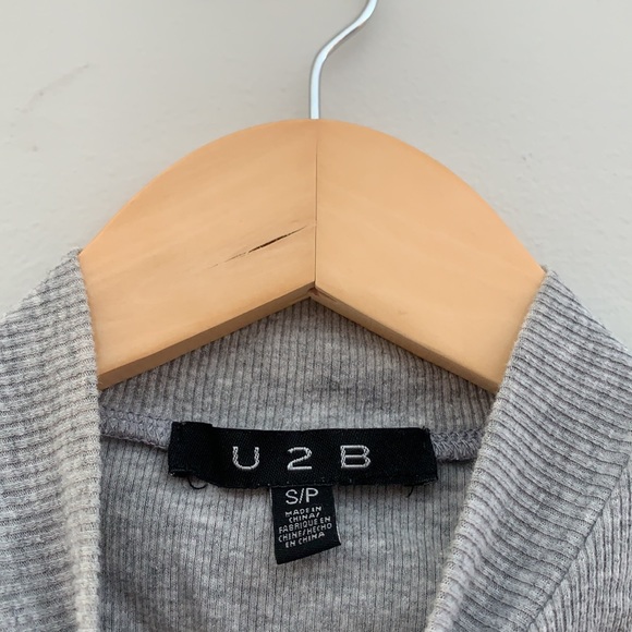 Mock Neck tank - Picture 3 of 3